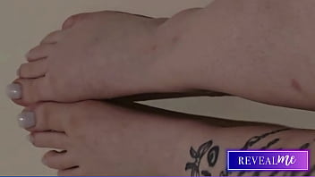 Revealme foot fetish sexy soles & toe sucking delight