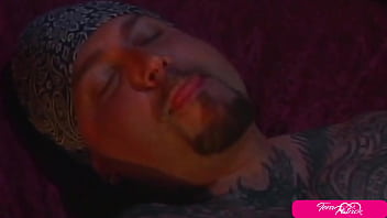 Hunk Evan Seinfeld Feeds Gorgeous Tera Patrick With His Milk thumbnail