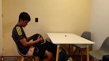 Traje a mi novio a presentarle a mis padrastros sin imaginar que mi madrastra puta se lo iba a follar como colageno y delante de mi padrastro el cornudo