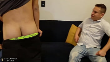 Traje a mi novio a presentarle a mis padrastros sin imaginar que mi madrastra puta se lo iba a follar como colageno y delante de mi padrastro el cornudo