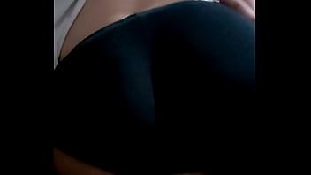 La vecina me da unas mamadas deliciosas