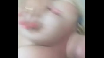 Loira do caparroz travadona de tudo se exibindo