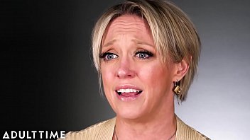 Hot busty milf shows us hoe she cums