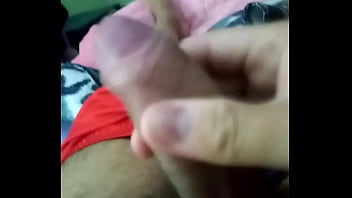 Rico me masturbo porque se me paró el pene muy delicioso