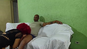 Dei gostoso pro meu primo enquanto ele tava distraido jogando video game completo no red