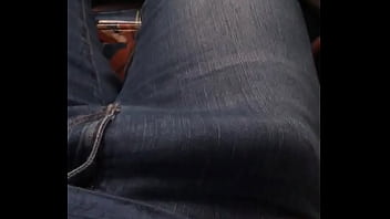 Punhetando O Pauzão No ônibus thumbnail