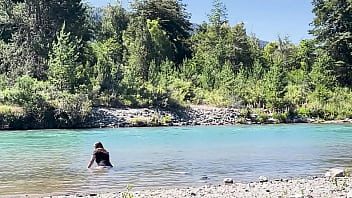 Me pierdo en el bosque y una argentina me ayuda a sacarme la leche