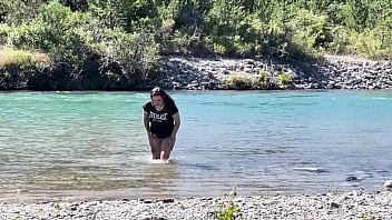 Me pierdo en el bosque y una argentina me ayuda a sacarme la leche