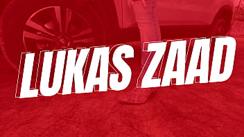 De óculos safada e com nicoly goza com a banana bem fundo