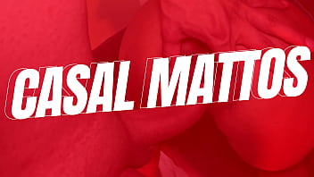 De óculos safada e com nicoly goza com a banana bem fundo