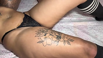 Chupei a greluda gostosa toda tatuada
