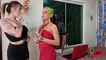 Minha namorada levou a amiga pra casa e o pau cantou fundo na buceta gulosa dela