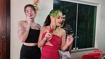 Minha namorada levou a amiga pra casa e o pau cantou fundo na buceta gulosa dela