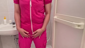 【素人女子大生のオナニー】チンカスがついてるイカ臭いおちんちんが好きです。舐めてみたい