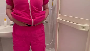 【素人女子大生のオナニー】チンカスがついてるイカ臭いおちんちんが好きです。舐めてみたい