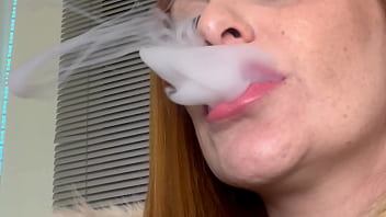 Fumando e cuspindo na tua cara pra te mostrar como tu é beta