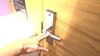 Ven y disfrutame entregándome toda tu leche