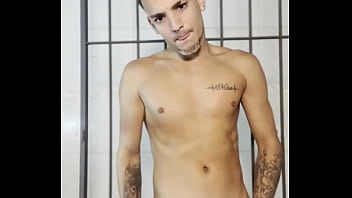 Novinho Dotado Consegue Celular Na Cadeia E Grava Video Gozando thumbnail