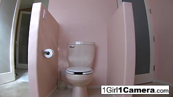 Hot babe fucks herself