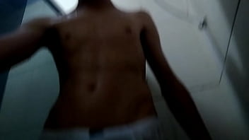 Novinho Tomando Banho De Cueca Branca thumbnail