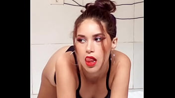 Novinha sensual de quatro