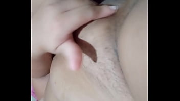 Limpando o mel do meu vibrador e gozando mais parte 2 2