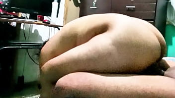 Follando a la mujer de mi vecino cuando el anda trabajando