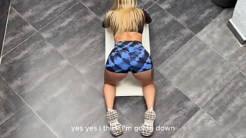 La entrenadora cabalga mi gruesa polla hasta venirse colombiana milf cachonda es follada en su estrecho coño maduro