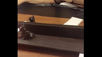 Трахают дырку