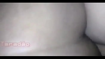 Enchendo o cuzinho de porra