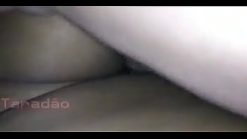 Enchendo o cuzinho de porra