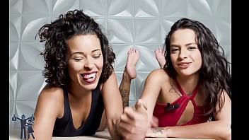 Mulheres safadas no footjob