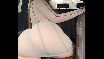 Ella es hermosa pero su culo más