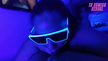 Mamada garganta profunda cuarto neon soy la hijastra mas sumisa
