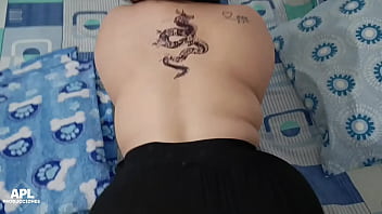 Llego a ver un cuarto para hospedarme y la dueña me ofrece una habitacion con todos los servicios incluidos