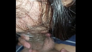 La humedad de mi boca el lubricante perfecto para su viaje al orgasmo