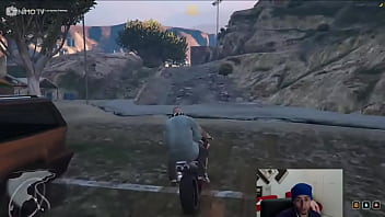 Fiquei de pau duro na garupa