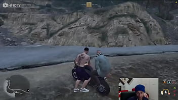 Fiquei de pau duro na garupa