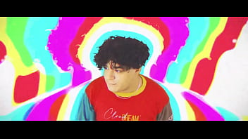 La cancion esa de mateo que dice el bolso lleva un labial y un cosito de eso pa delinear