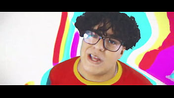 La cancion esa de mateo que dice el bolso lleva un labial y un cosito de eso pa delinear