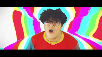 La cancion esa de mateo que dice el bolso lleva un labial y un cosito de eso pa delinear