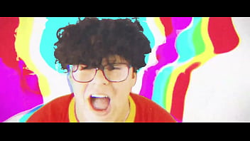 La cancion esa de mateo que dice el bolso lleva un labial y un cosito de eso pa delinear