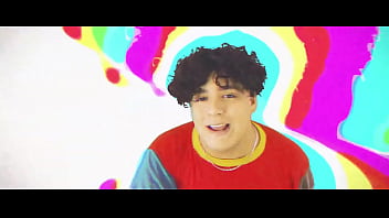 La cancion esa de mateo que dice el bolso lleva un labial y un cosito de eso pa delinear