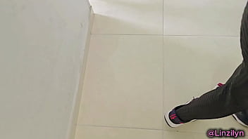 I invite a stranger neighbor to my apartment and end up sucking his cock until he cums in my mouth linzilyn