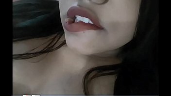 Morena gostosa masturbando