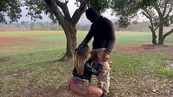 Minha esposa foi no campo atrás de rola e achou