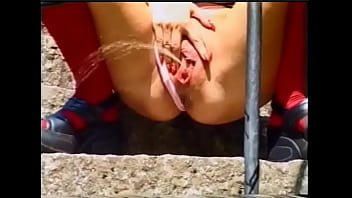 Redhead pee