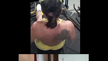 Lo sabrosa que se ve esta hembra nicole medallo sudando su cuerpazo