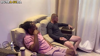 Meu Irmão Safado Me Pegou Dando Para Um Preto Da Rola Grossa E Me Fodeu Também Só Deixei Ele Me Foder Porque Não Tinha Ninguém Em Casa Completo No Red thumbnail