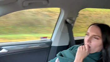 Risky blowjob and fuck in the car